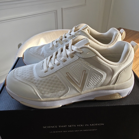 Vionic - Walk Strider - New With Box - Picture 9 of 11